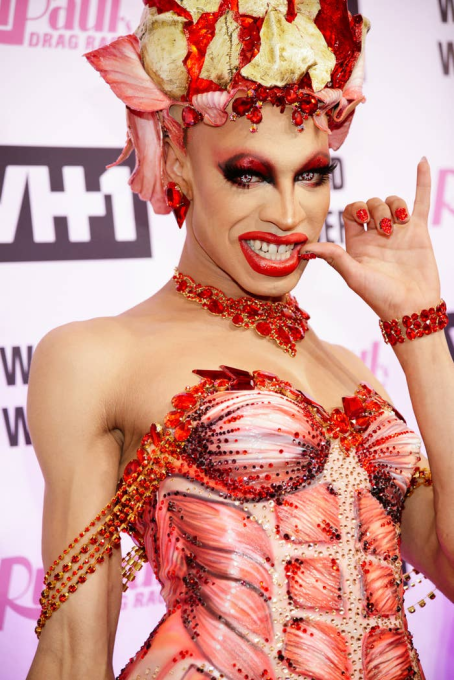 Yvie Oddly